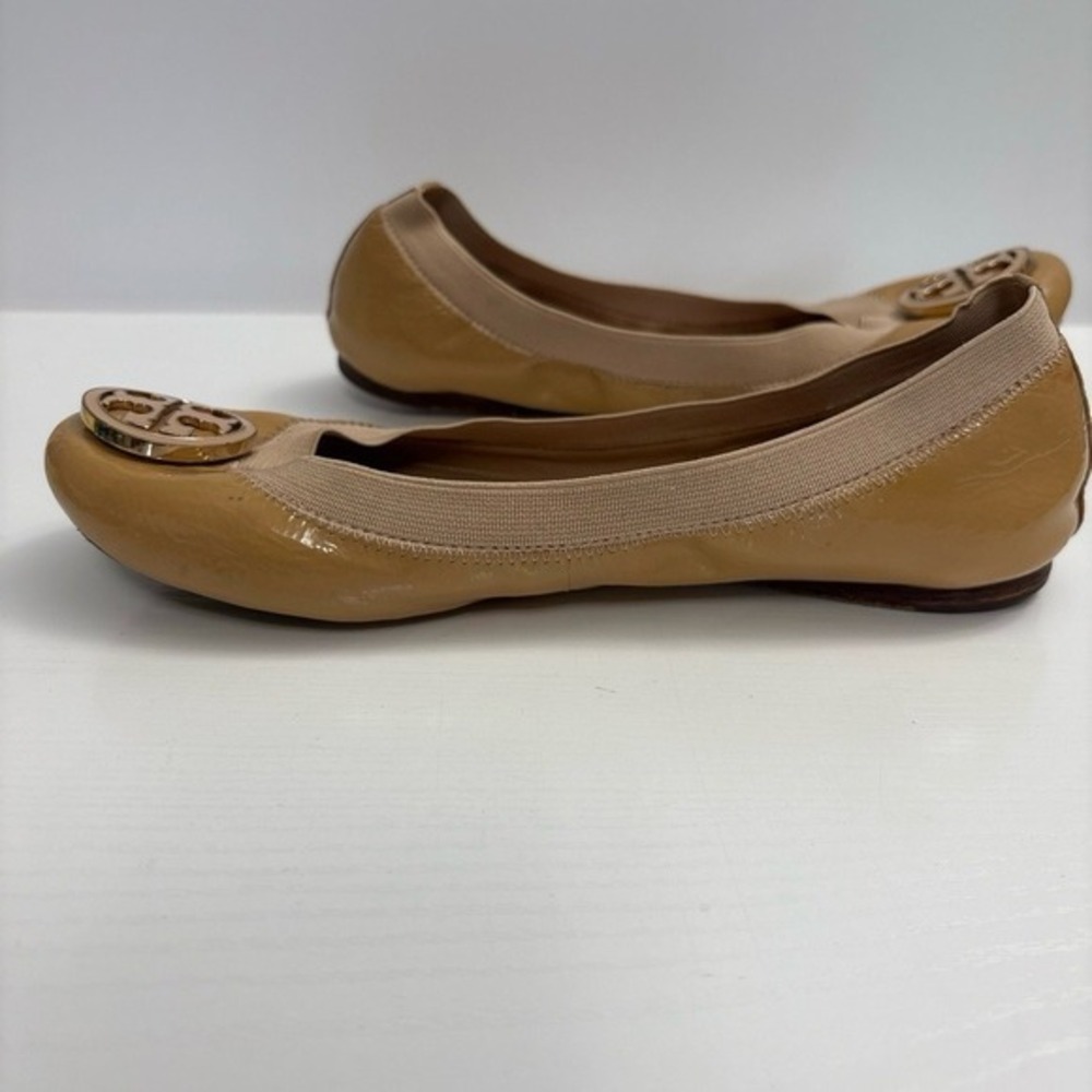 Tory Burch Ballet Flats Womens Size 7 Beige Tan With Gold Logo Medallion - Picture 10 of 15